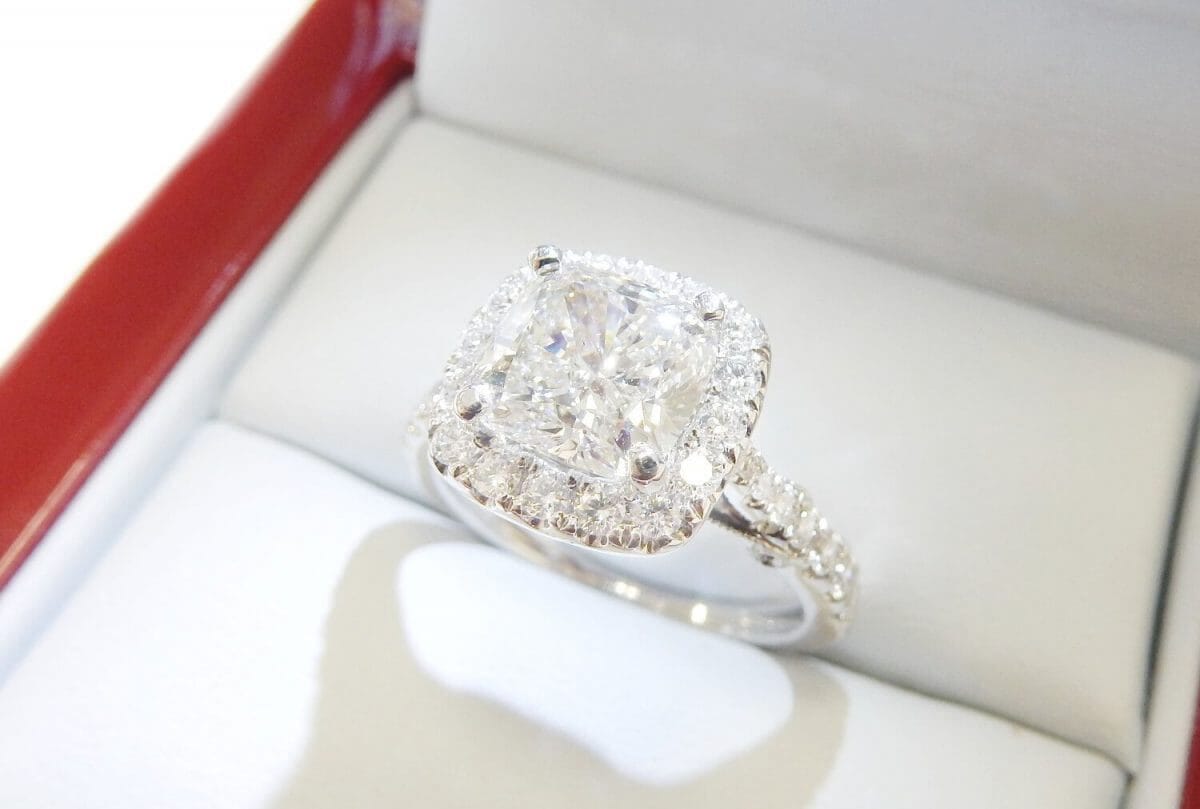 Cushion cut diamond halo