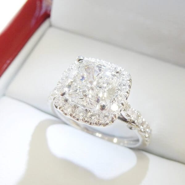 Cushion cut diamond halo