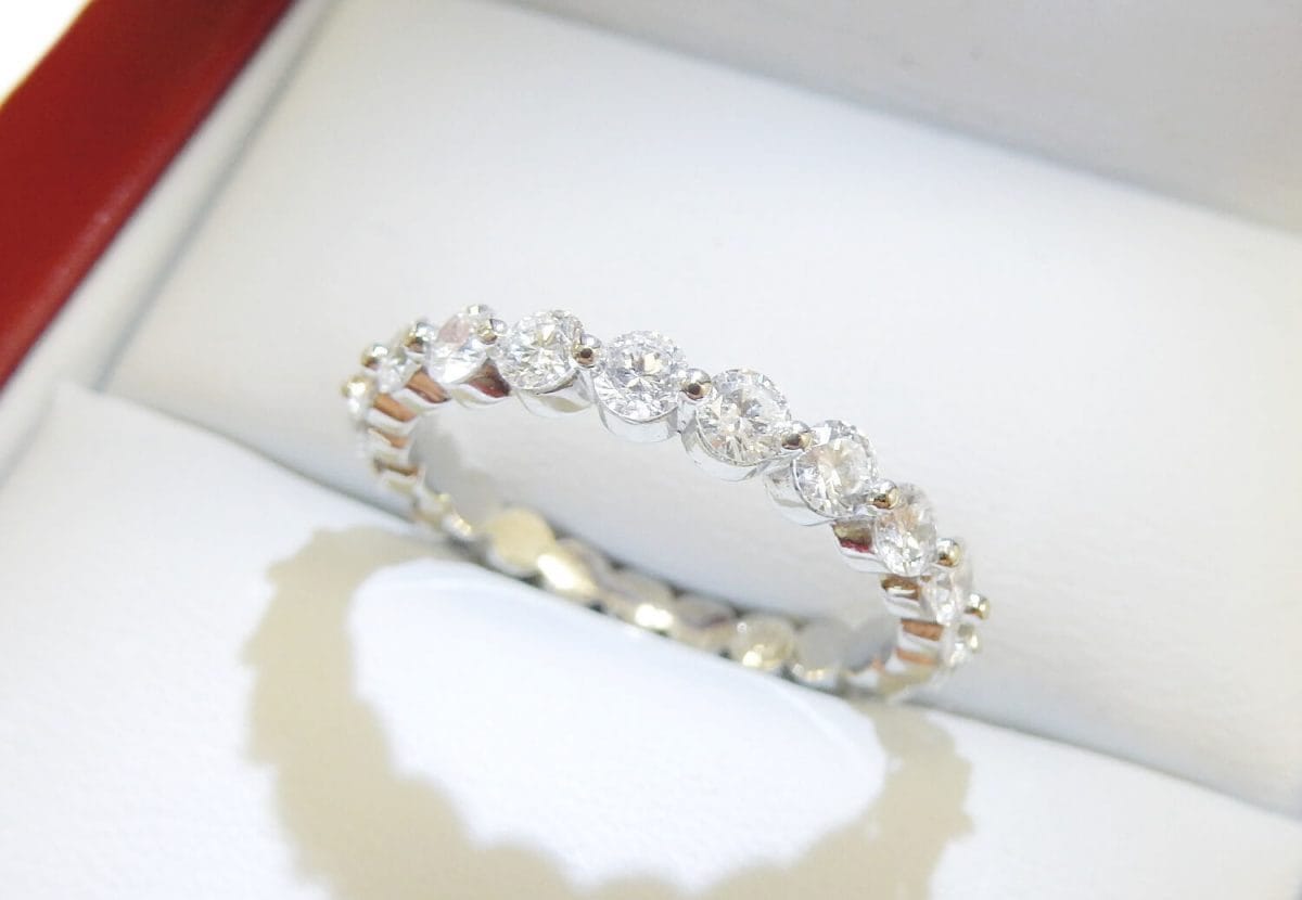 Floating diamond wedding band