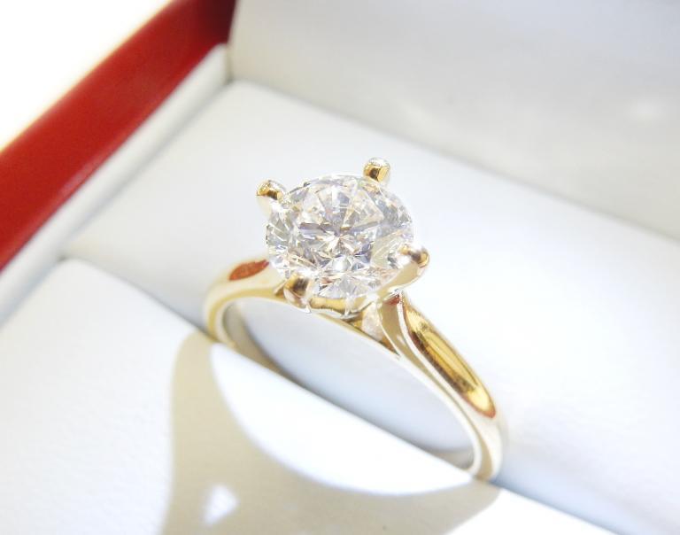 Yellow gold solitaire