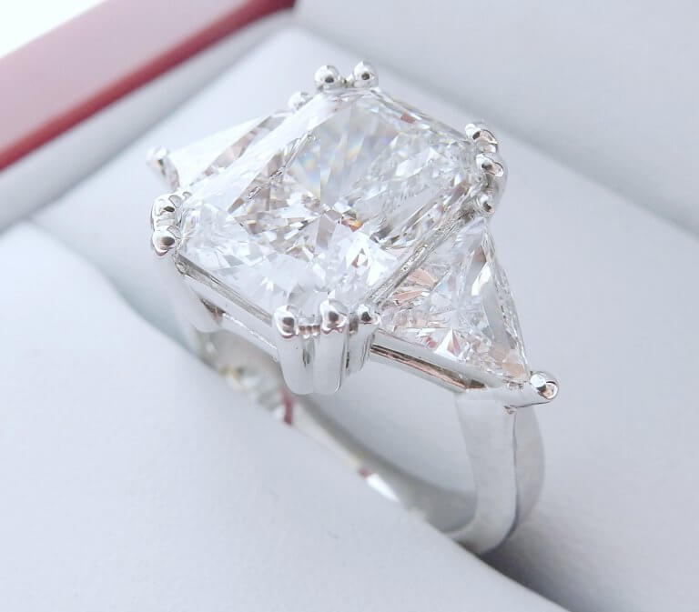 Radiant-Cut-Diamond-Engagement-Ring-Trillion-Cut-Diamonds-14k -White-Gold-IGI-DiamondNet.ca