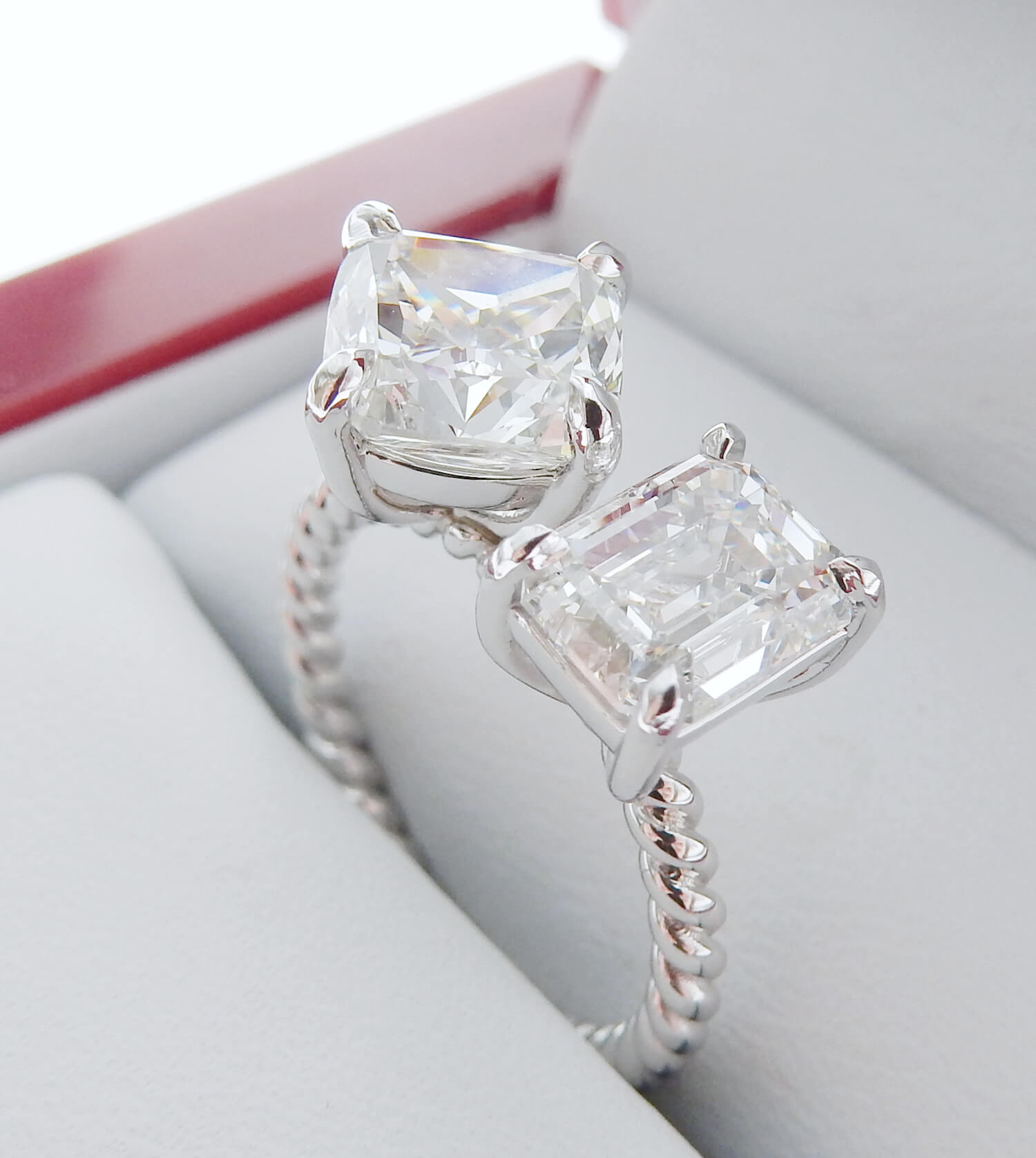 Stunning 14K Solitaire wedding set features a gorgeous 1.22CT