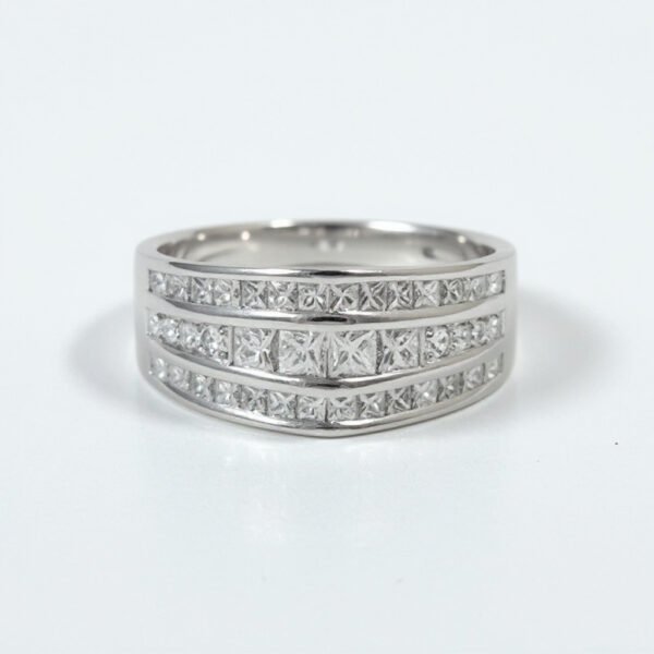 18K White Gold Diamond Ring