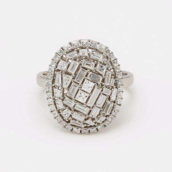 Halo Oval diamond Ring