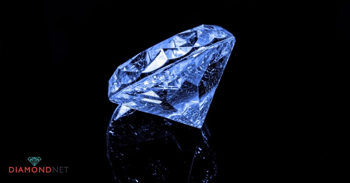 Exploring whether diamond fluorescence affects everyday sparkle or clarity