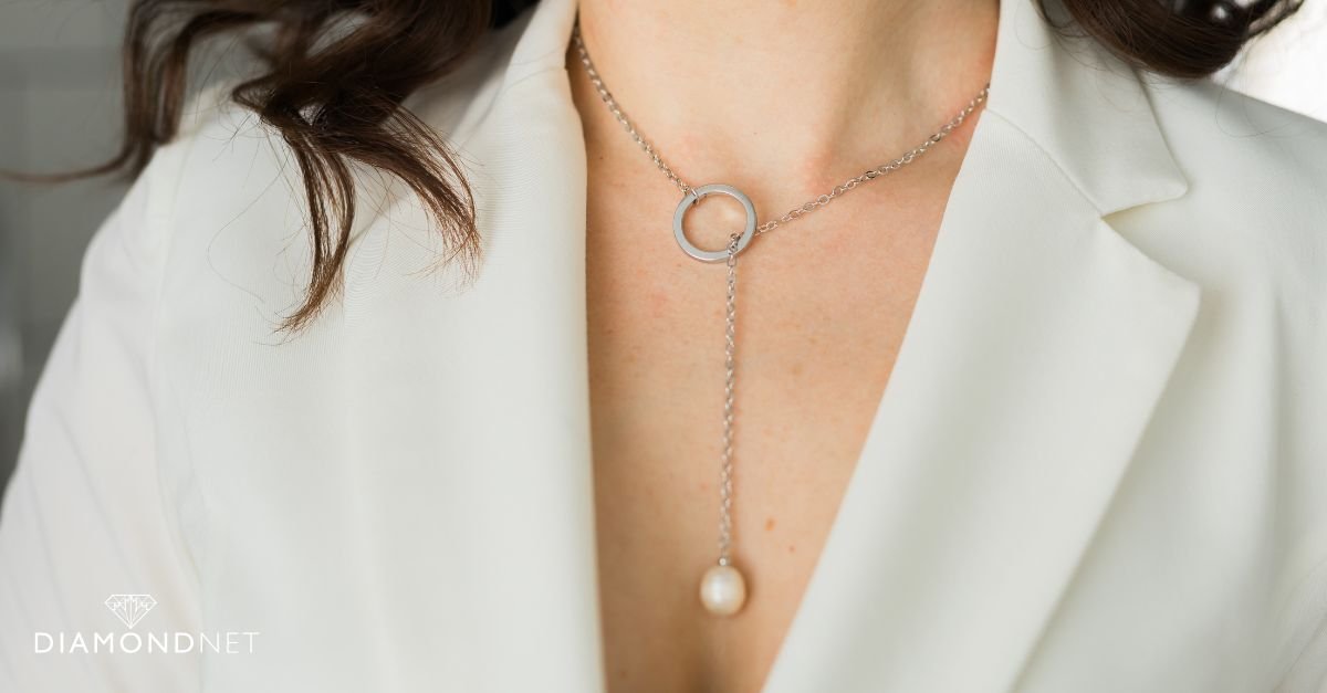 Graceful Design of Lariat Necklaces